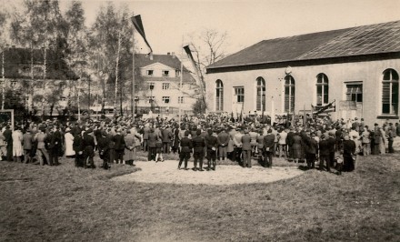 19xx unbekanntes Fest auf dem Sportplatz